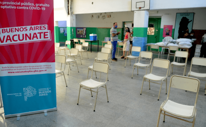 Equipan las escuelas para la vacunación masiva en territorio bonaerense