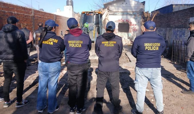 Acción conjunta de la policía y el municipio para derribar un bunker de ...