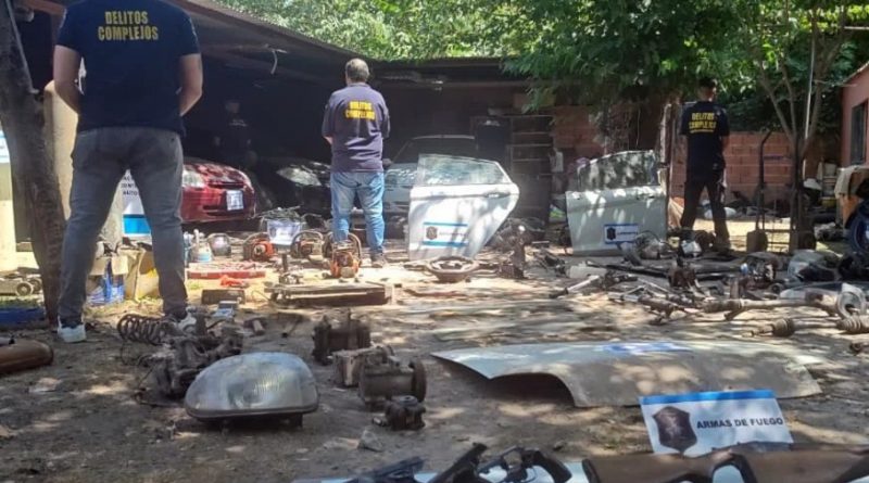 Desbaratan organización dedicada al robo de autos