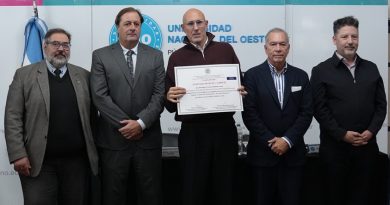 Entrega de diplomas en la UNO