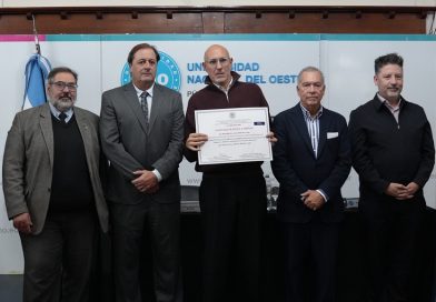 Entrega de diplomas en la UNO