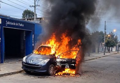 Se prendió fuego un auto en Padua Norte