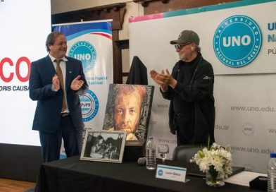 León Gieco «Honorius causa» de la UNO